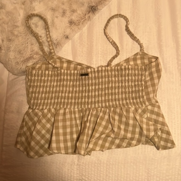 Green and white crop top with ripples - Picture 2 of 2